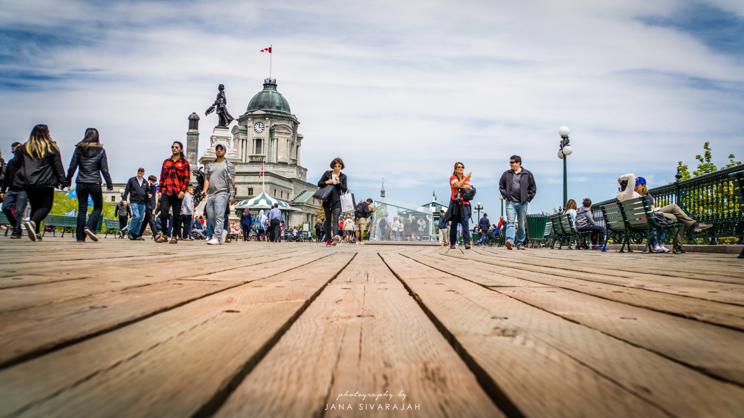 How to Take Great Photos in Busy Tourist Spots